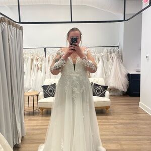 Stunning Lace Bridal Gown